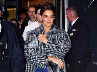 katie-holmes-outfit-304440-1670869295948-main