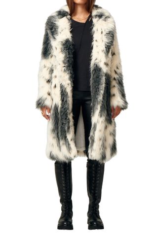 Lita by Ciara + Amour Faux Fur Coat