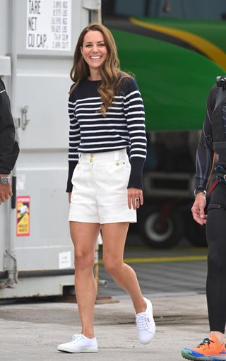 kate-middleton-christmas-card-2022-jeans-and-sneakers-304494-1670973204554-image