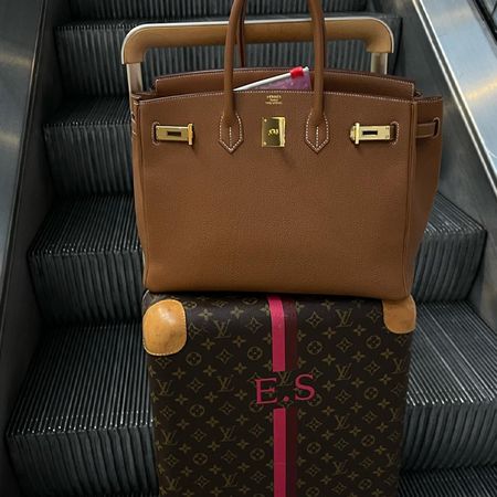 worst-airport-clothing-304614-1703005966658-square