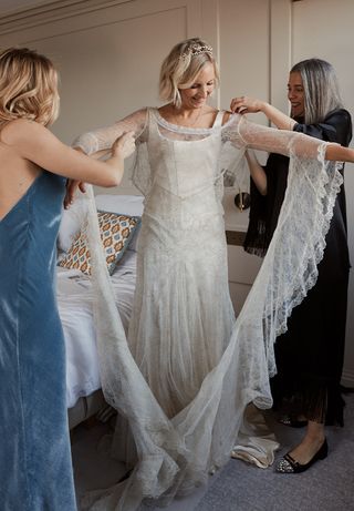 sienna-miller-bridesmaid-dress-304615-1671793475566-image