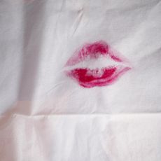 coffee-proof-lipstick-304730-1672961855186-square