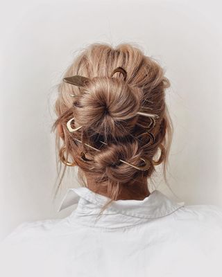 how-to-french-hair-pin-304748-1675765061415-main