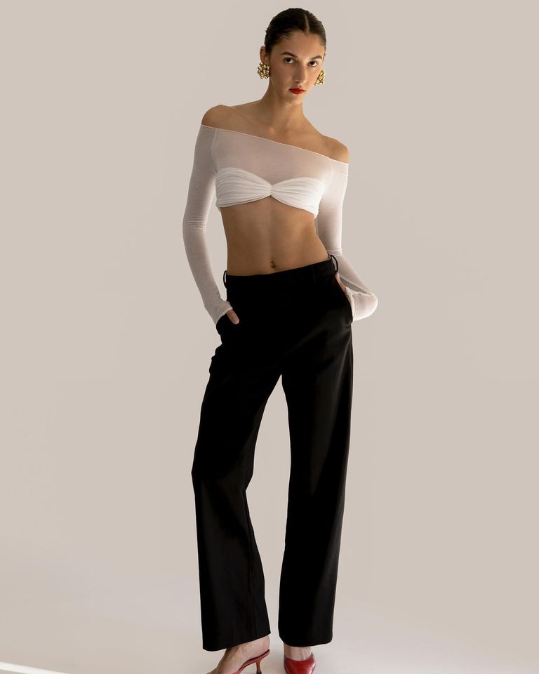 6 Outfits With Super Cropped Long Sleeve Tops Who What Wear 6-outfits-with-super-cropped-long-sleeve-tops-who-what-wear