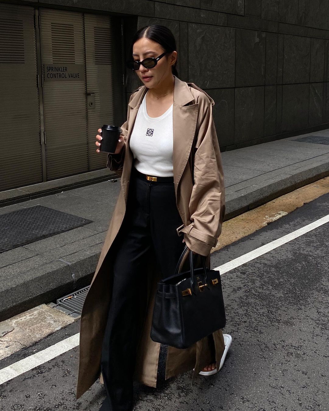 6 Ways to Wear a Trench Coat That Always Look Expensive | Who What Wear