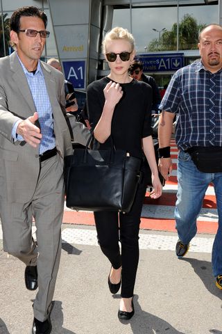 celebrity-airport-shoe-trend-305087-1674626600655-main