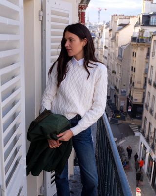 sweater-trends-french-women-wear-with-jeans-305157-1674604987967-main