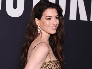 anne-hathaway-valentino-couture-spring-2023-305180-1674679841529-main
