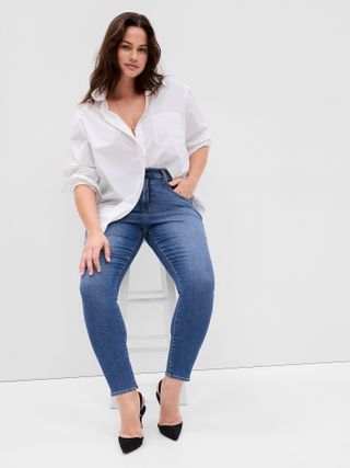 Gap + High Rise True Skinny Jeans with Washwell