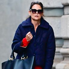 katie-holmes-casual-outfit-305312-1675260302974-square
