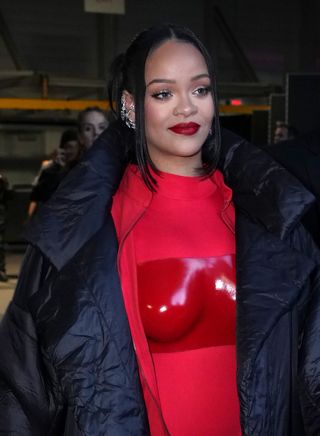 rihanna-super-bowl-makeup-305531-1676302321469-main