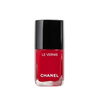 Chanel + Le Vernis in Rouge Puissant