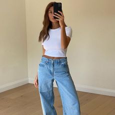 jeans-and-t-shirt-outfits-305976-1683660965572-square