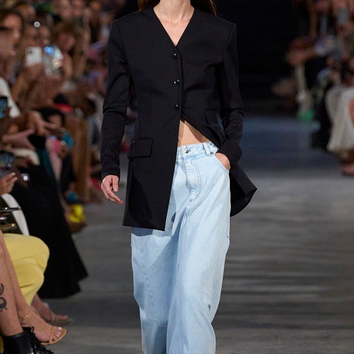 Burberry Spring 2023 Ready-to-Wear Collection | Spring fashion chic, Denim  fashion, Youth fashion