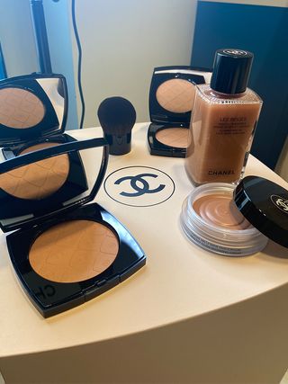 how-to-apply-bronzer-306344-1679931912501-image