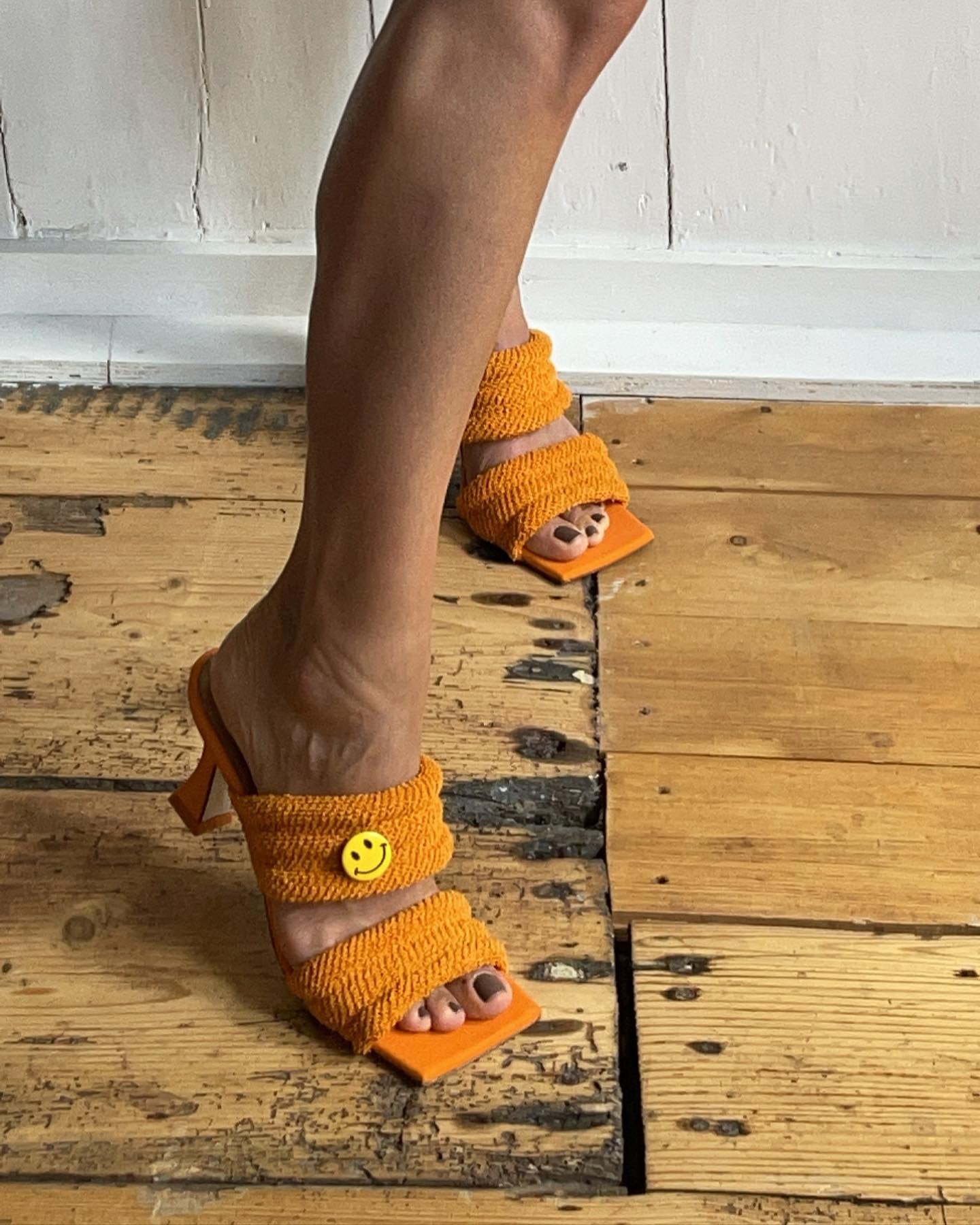 Brown pedicure colour