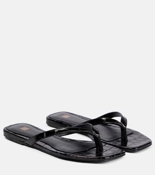 Toteme + Croc-Effect Leather Thong Sandals