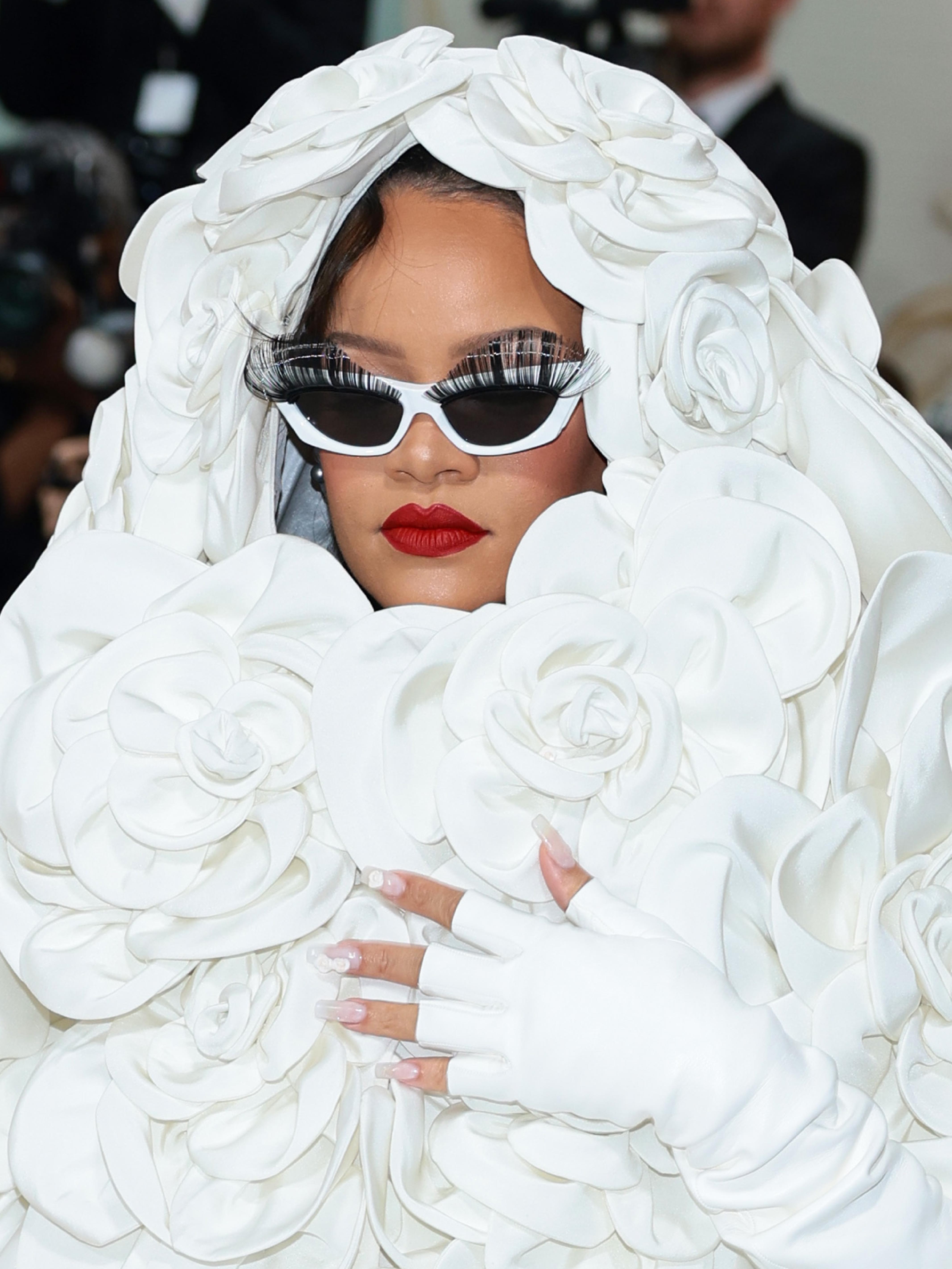 Rihanna Wore Bold Red Lipstick to the Met Gala | Who What Wear UK