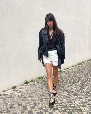 how-to-wear-denim-shorts-307271-1684470146383-image
