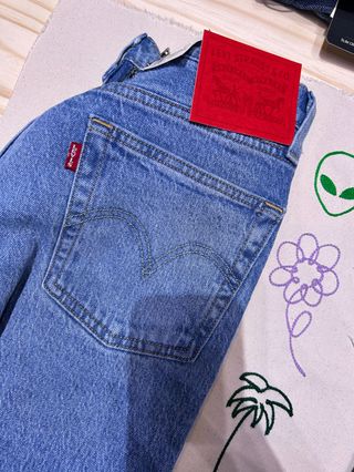 how-to-style-levis-jeans-307476-1685409384659-image