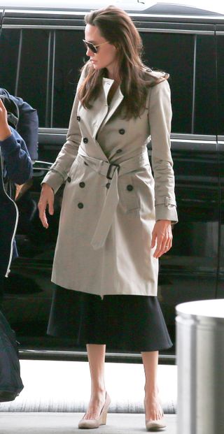 angelina-jolie-airport-outfits-307512-1685123681935-image