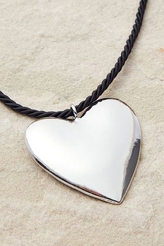 Urban Outfitters + Large Silver Heart Thread Necklace