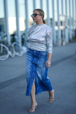 how-to-wear-metallics-for-summer-307556-1685561283231-main