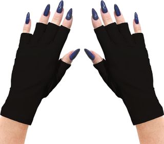 Kylie Jenner Wears UV Gloves to Get a Gel Mani