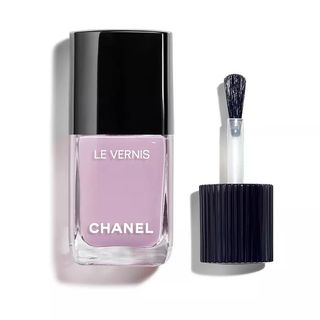 Chanel + Le Vernis Longwear Nail Color in 135 Immortelle