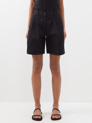 Toteme + Pleated Twill Shorts