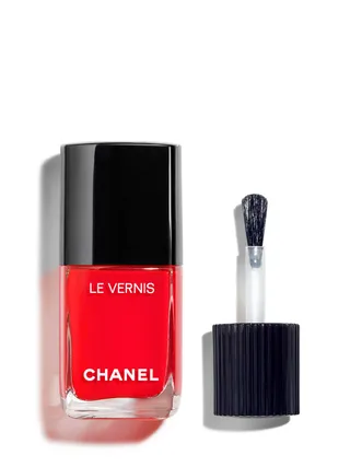 Chanel + Le Vernis Nail Colour in Incendiaire