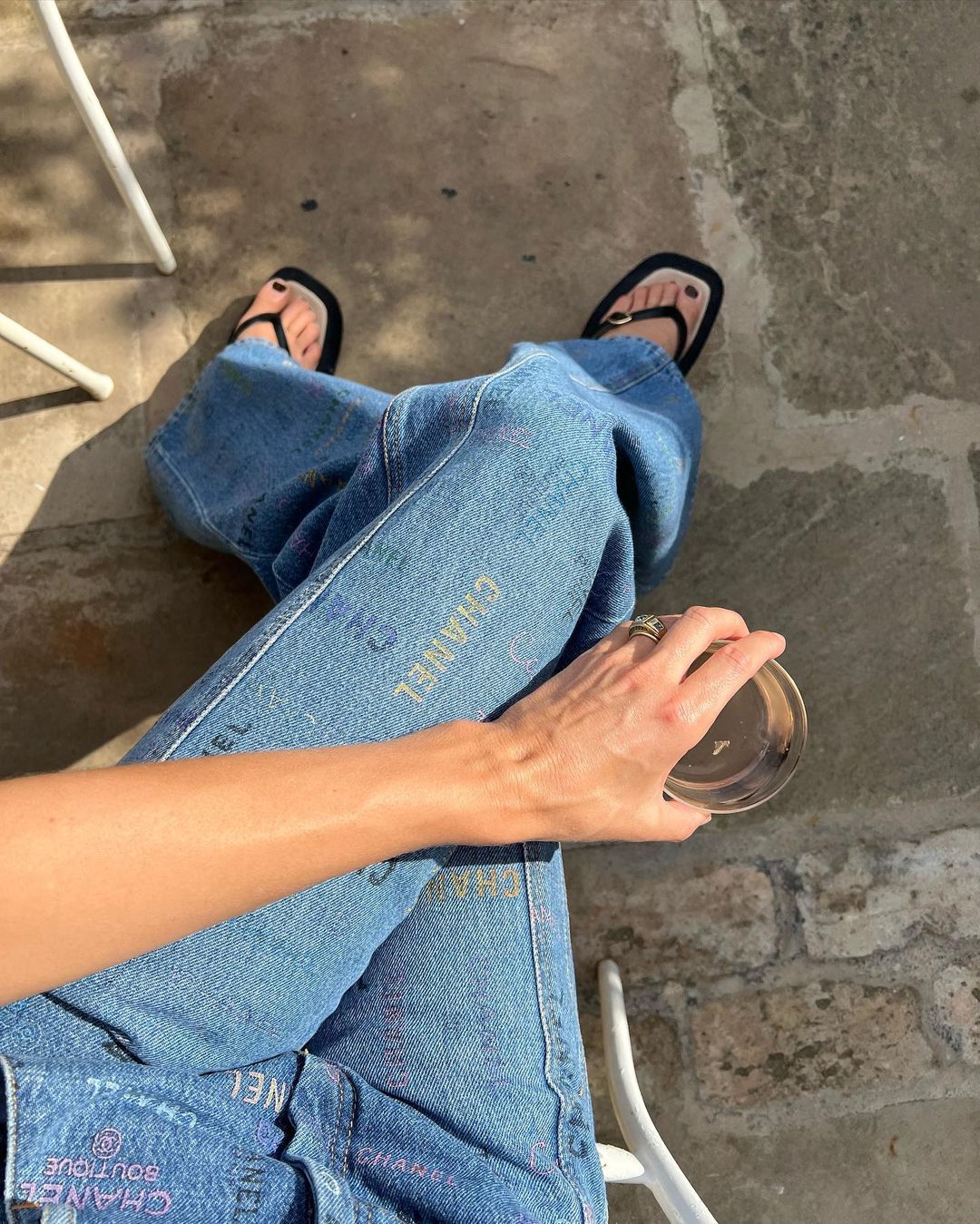 flip-flops-jeans-outfits-308042-1687957195061-main