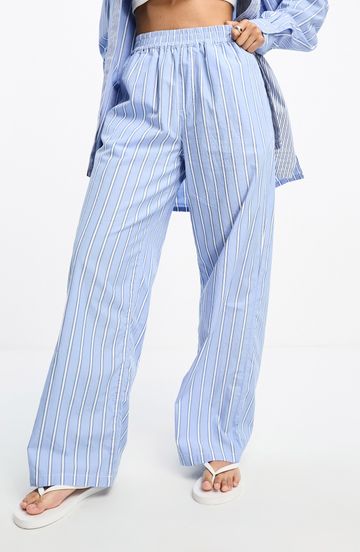 Everyone's Agreeing on This Controversial Pajama-Pant Trend | Who What Wear