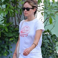 olivia-wilde-white-jeans-outfit-308263-1689107348744-square