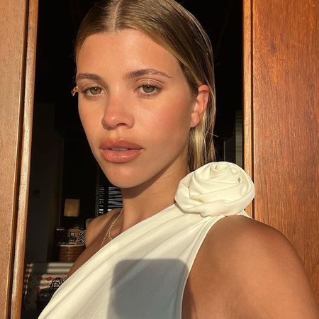 sofia-richie-perfume-308357-1689698739186-square