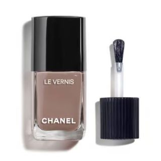 Chanel + Le Vernis Longwear Nail Colour in 105 Particulière