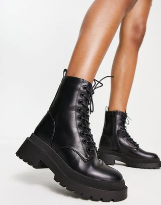 New Look + Lace Up Chunky Flat Boot in Black