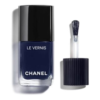 Chanel + Le Vernis Longwear Nail Colour in 127 Fugueuse