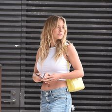 sydney-sweeney-madewell-jeans-308933-1692378543972-square