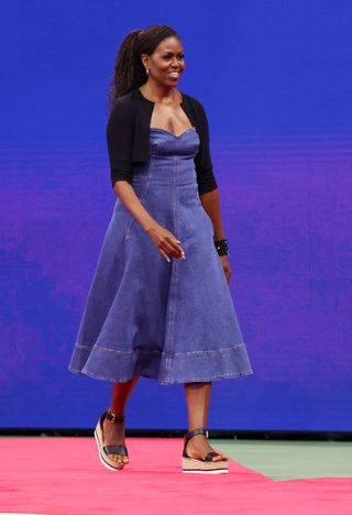 michelle-obama-wearing-a-2000s-trend-309186-1693435133589-image
