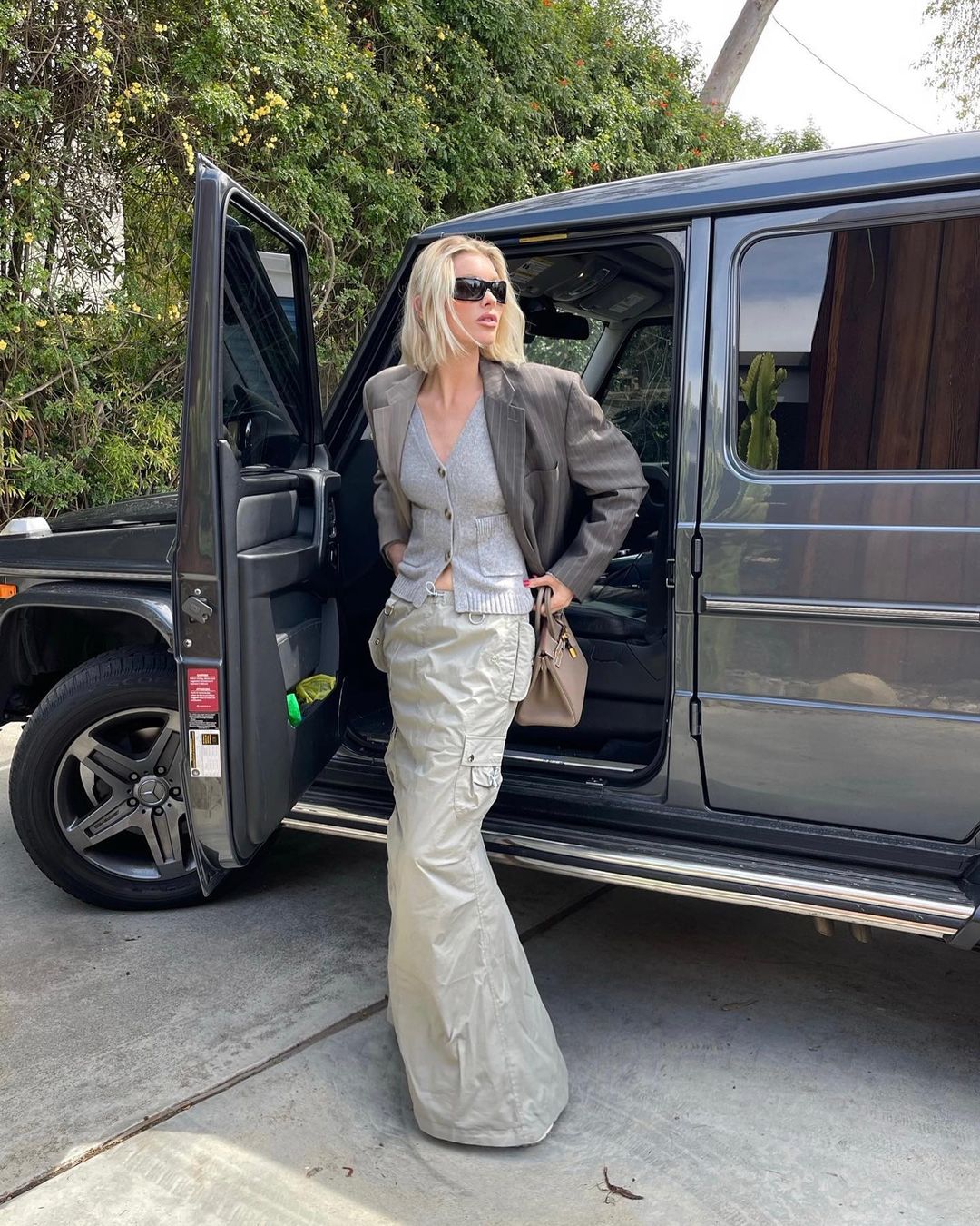fall-2023-celebrity-outfits-309269-1693967320954-main