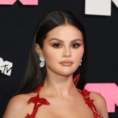 selena-gomez-vmas-309387-1694624406484-square