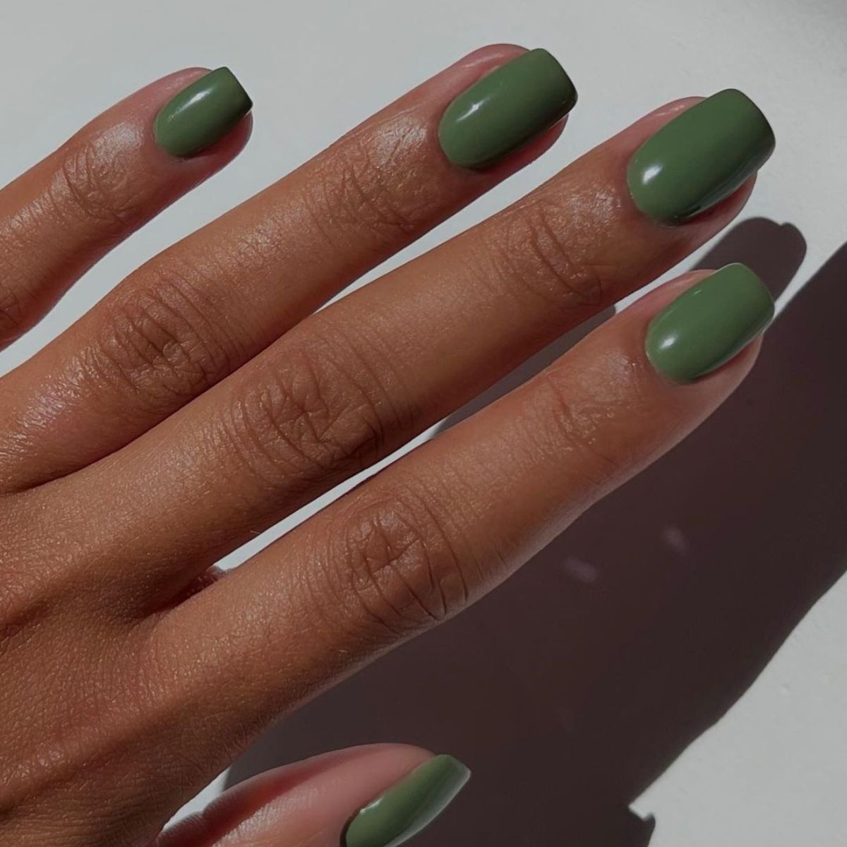 30+ Dark Green Nail Ideas to Dive into the Trending Shade of the Season