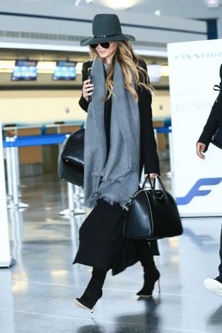 fall-celebrity-airport-style-309507-1695077212487-image