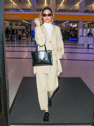 fall-celebrity-airport-style-309507-1695077213470-image