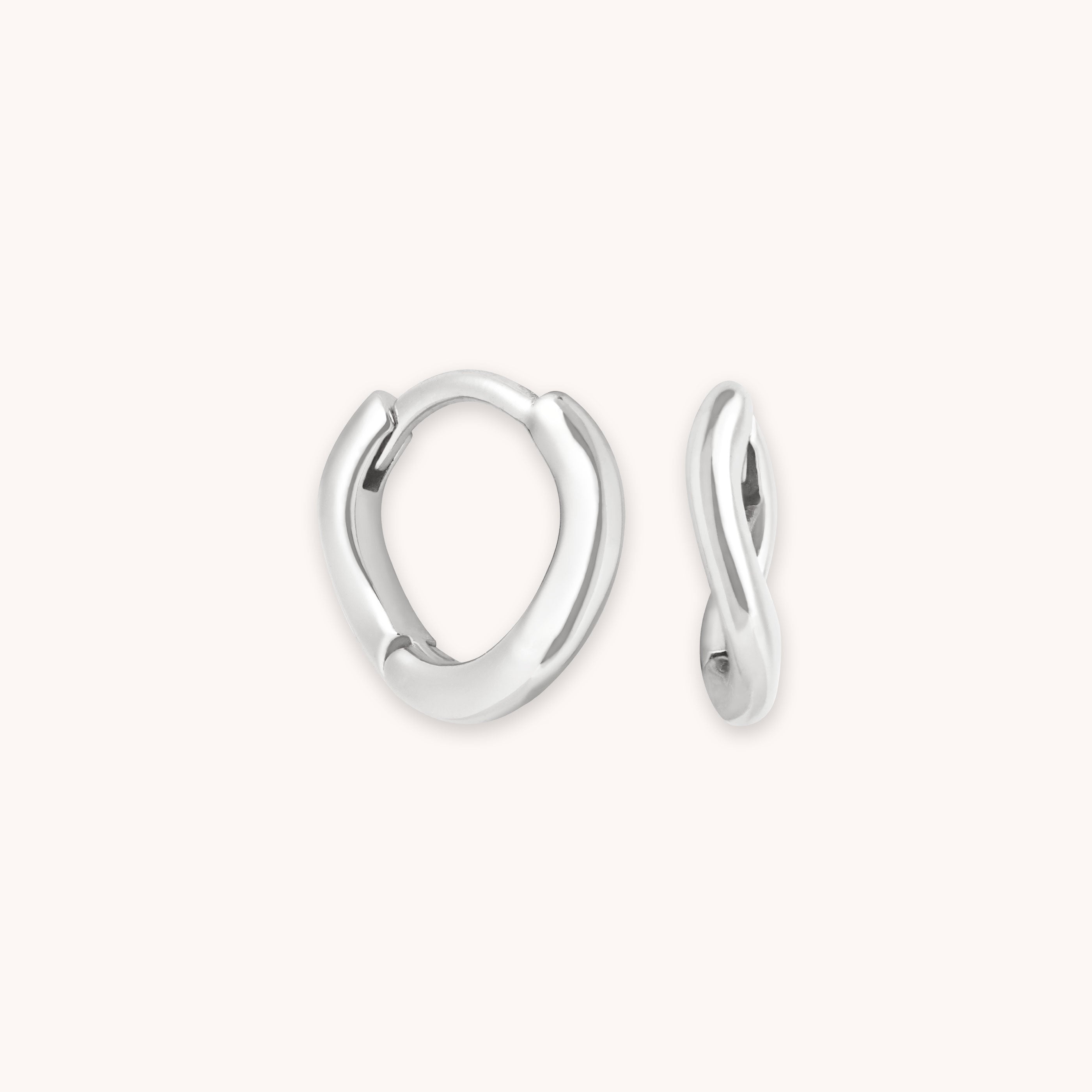 Astrid & Miyu + Wave Huggies in Silver