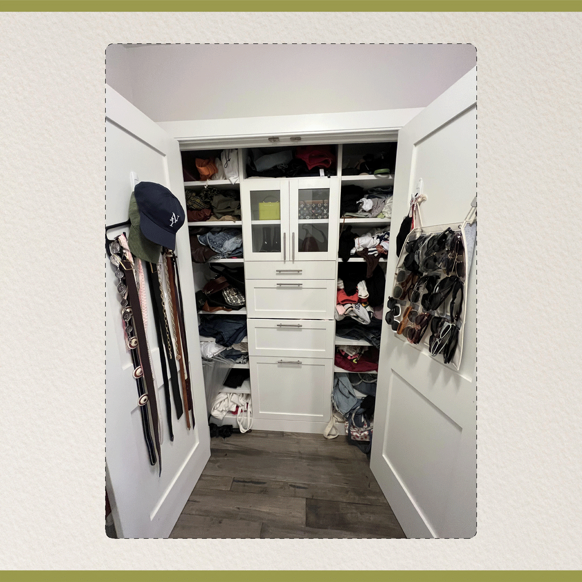 professional-closet-cleanout-tips-309890-1697127135236-square
