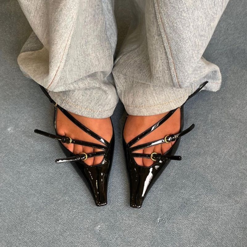 靴 Miu Miu Strap Leather Heels Miu Miu's Buckle Slingback Shoes Are the New Cult Footwear