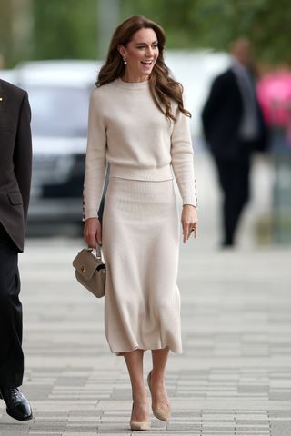kate-middleton-knitted-co-ord-309966-1697023438630-main