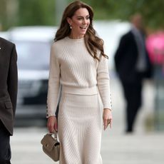 kate-middleton-knitted-co-ord-309966-1697025942493-square